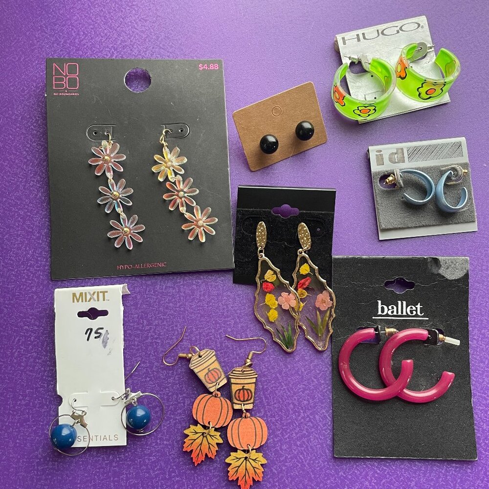 Earrings lot.